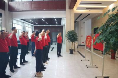 永遠(yuǎn)跟黨走，奮進(jìn)新征程